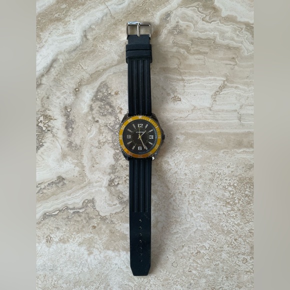 Chaps Elegant Wooden 4 slot Watch Box with Glass Lid & 3 Watches - Picture 14 of 16